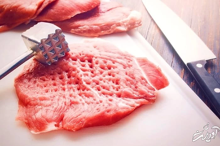 نرم شدن گوشت برای کباب با بیفتک کوب بیفتک کوب